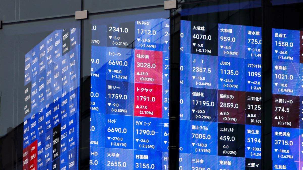 Warren Buffett Boosts Stake in Japanese Trading Houses: Shares Surge as Berkshire Hathaway Expands Investments