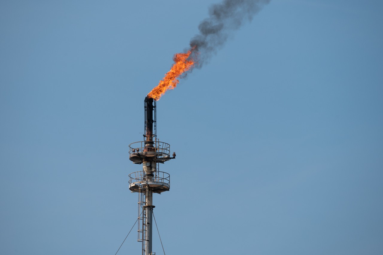 Oil Prices Hit Four-Year Low Amid Rising Global Recession Fears – Pound and Gold Surge