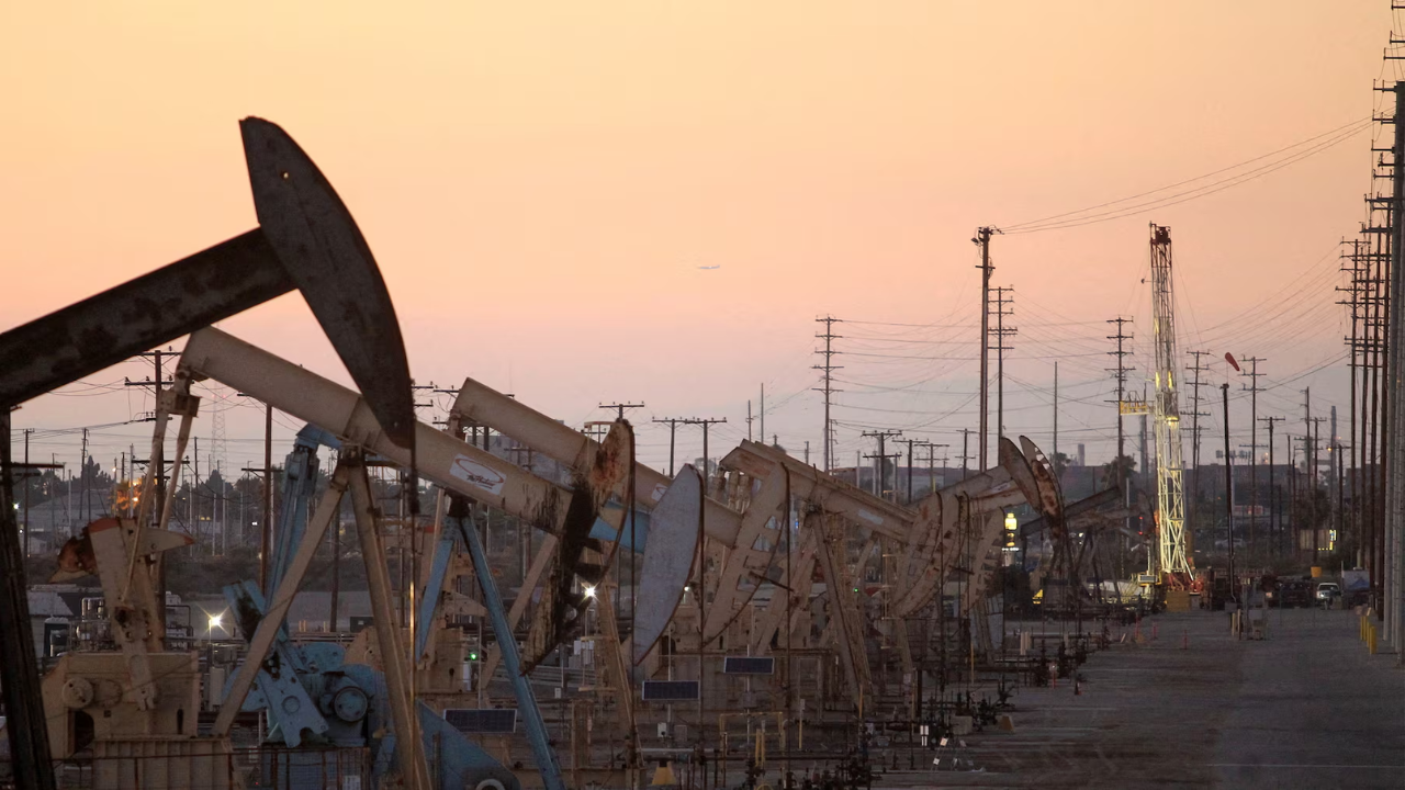 Oil Prices Face Weekly Decline Amid Potential OPEC+ Output Hike and US-Iran Nuclear Talks