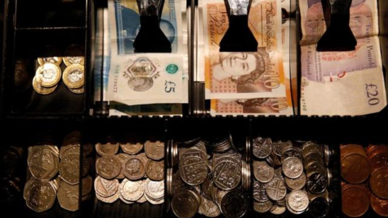 Pound Dips as OECD Slashes UK Growth Forecasts for 2025–2026
